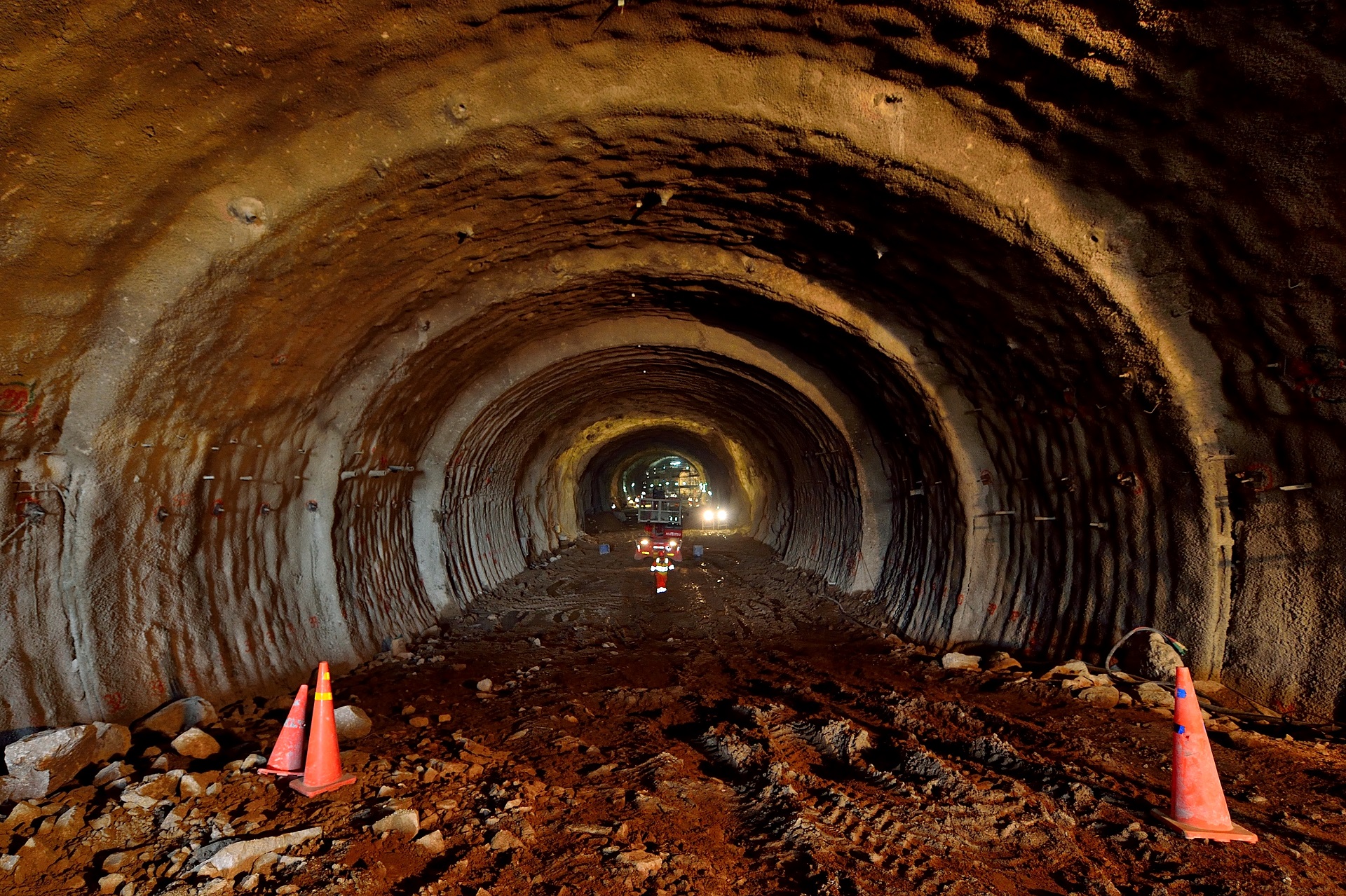 Morelco: Túnel Santa Rosa en Lima, Perú